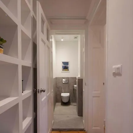 Luxury, Designer 2-bed In Sofia's Historic Heart דירה