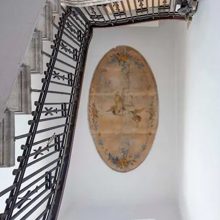 Luxury, Designer 2-bed In Sofia's Historic Heart דירה סופיה